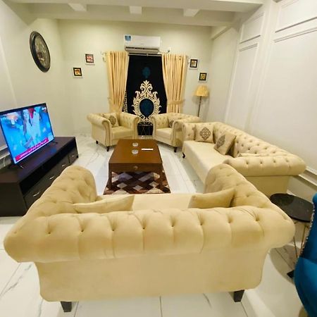 Holidazzle Serviced Apartments Bahria Town Rawalpindi Luaran gambar