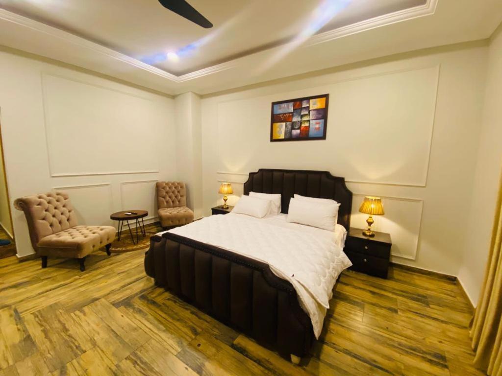 Holidazzle Serviced Apartments Bahria Town Rawalpindi Luaran gambar
