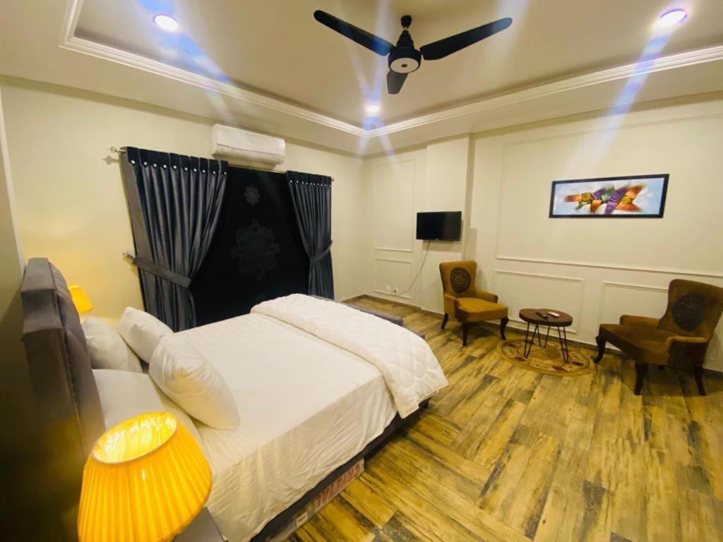 Holidazzle Serviced Apartments Bahria Town Rawalpindi Luaran gambar