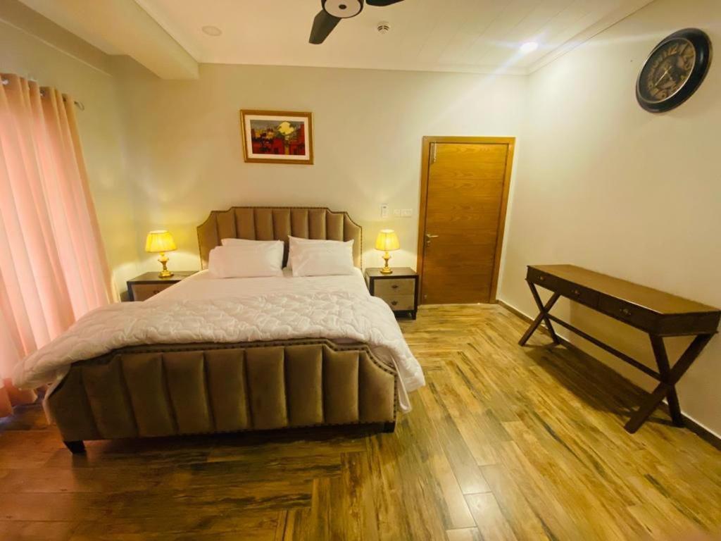 Holidazzle Serviced Apartments Bahria Town Rawalpindi Luaran gambar