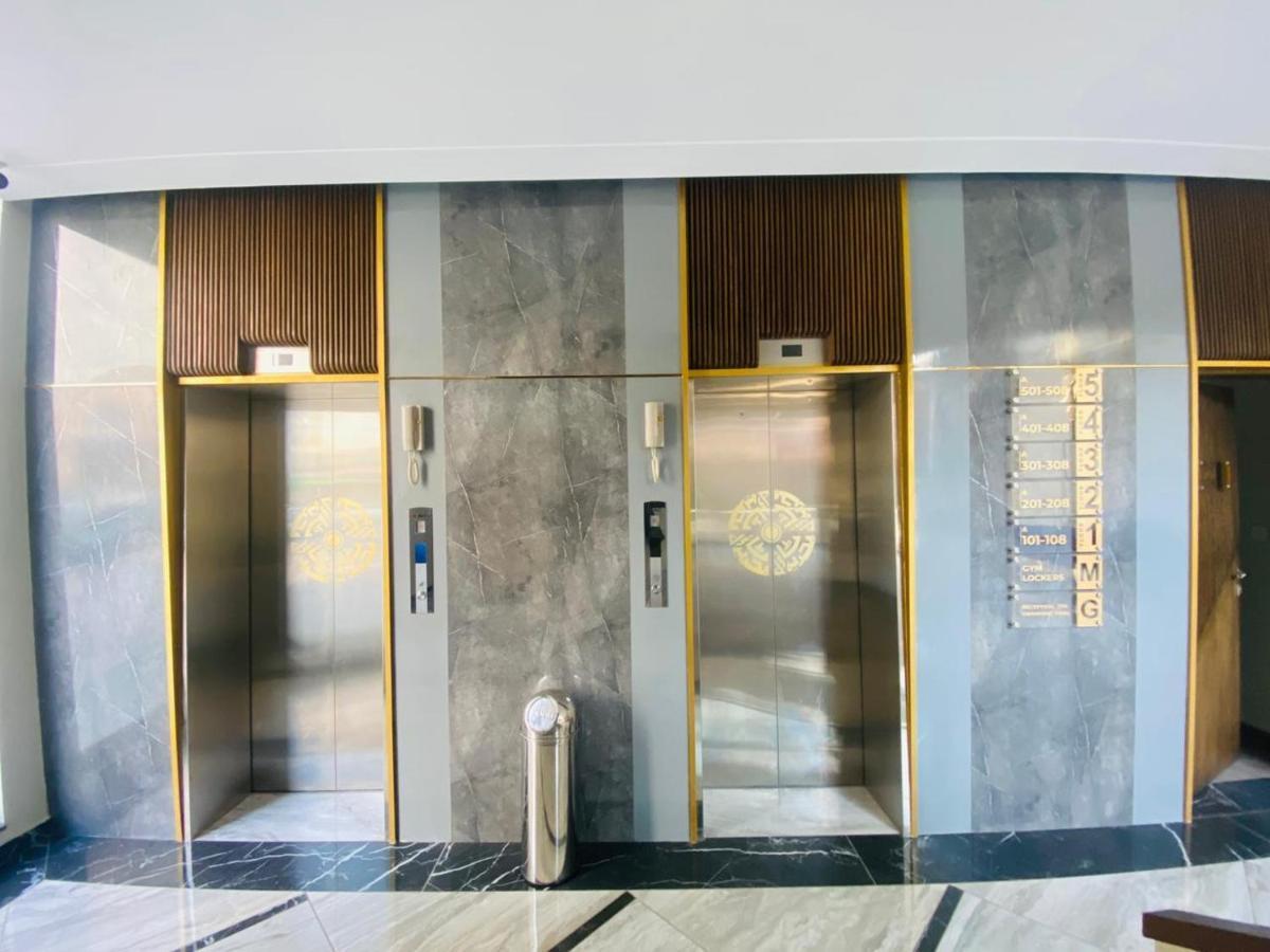 Holidazzle Serviced Apartments Bahria Town Rawalpindi Luaran gambar
