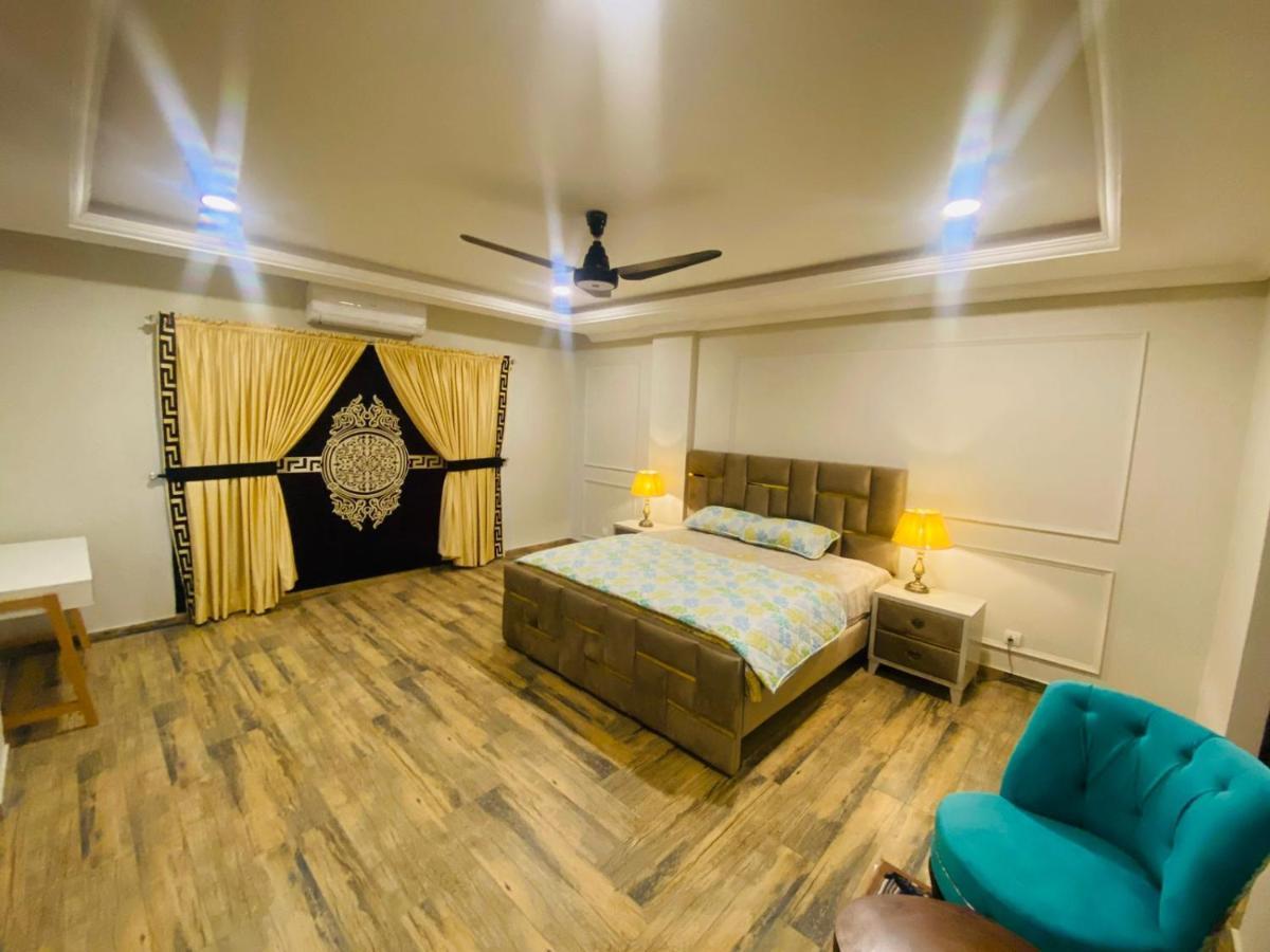 Holidazzle Serviced Apartments Bahria Town Rawalpindi Luaran gambar