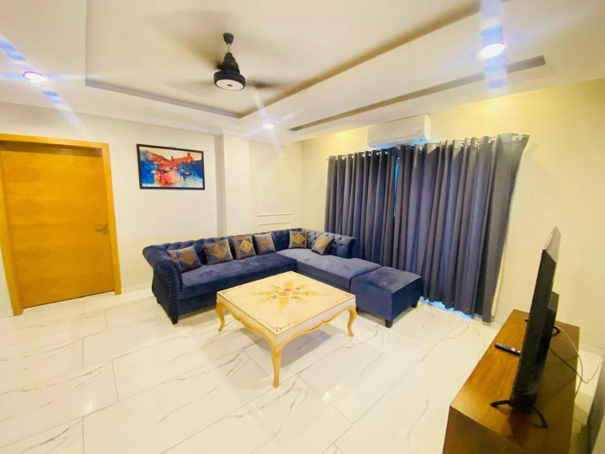 Holidazzle Serviced Apartments Bahria Town Rawalpindi Luaran gambar