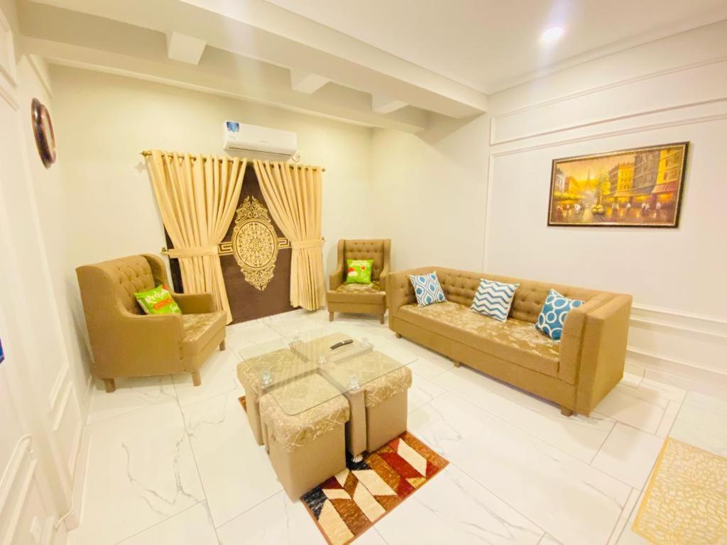 Holidazzle Serviced Apartments Bahria Town Rawalpindi Luaran gambar