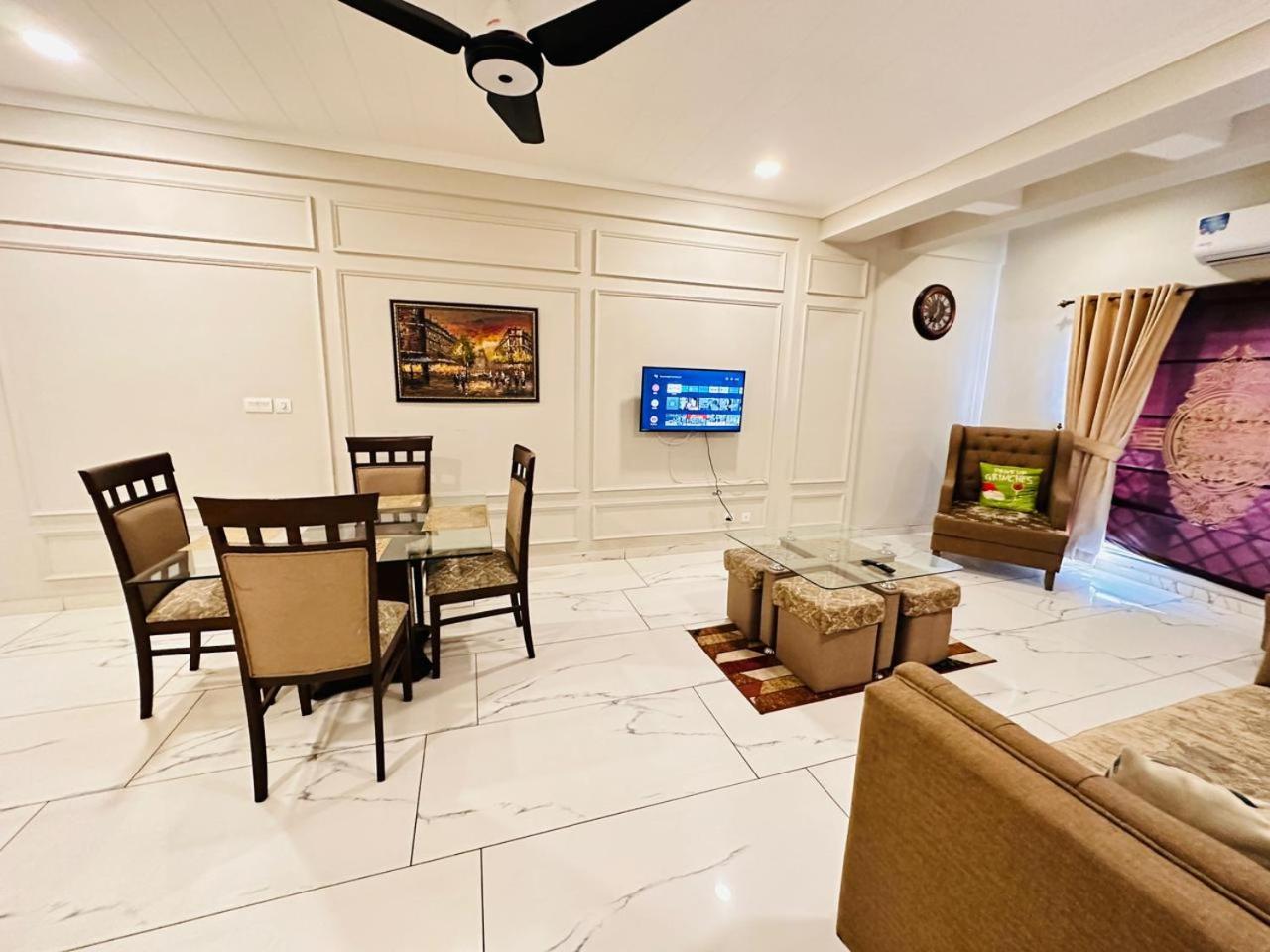 Holidazzle Serviced Apartments Bahria Town Rawalpindi Bilik gambar