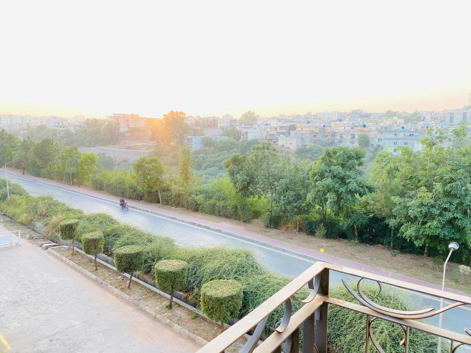 Holidazzle Serviced Apartments Bahria Town Rawalpindi Bilik gambar